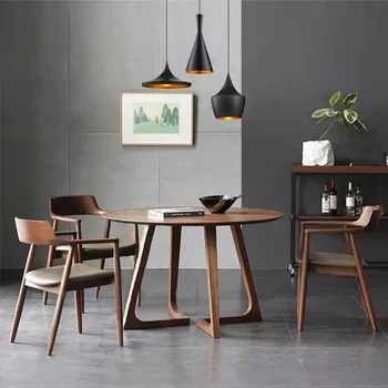 Минималистичная комбинация маса за хранене и столове и интериор в японски стил, малък апартамент, кръгла маса от масивно дърво, съвременни мебели за всекидневна