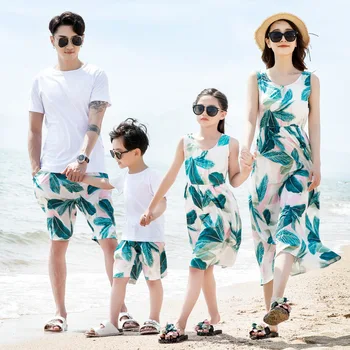 Летни дрехи за семейството, плажна рокля за майки и дъщери, памучен тениска и шорти за баща и син, семеен начин, празнична дрехи за двойката