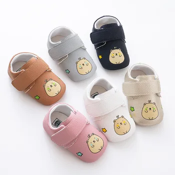 Обувки за новородено за момчета и момичета, кожа гумена подметка, устойчива на плъзгане, за събиране на 2023 г., пролет-есен, обувки за първите ходунков с анимационни герои за деца