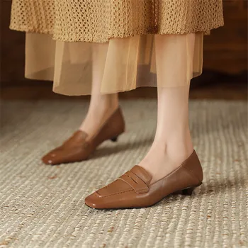 2023 г. Новата пролетно дамски обувки от овча кожа на нисък ток с квадратни пръсти, универсални лоферы, дамски обувки-лодки, дамски обувки Zapatos De Mujer