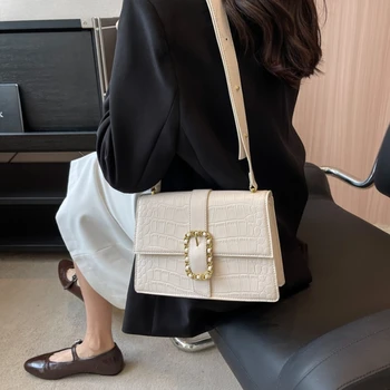 Малка чанта през рамо семпъл стил за жени, луксозна чанта през рамо, дизайнерски модни чанти с регулируеми летни джапанки 2023, Универсални