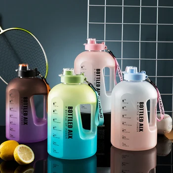 Градинска спортна бутилка за вода с голям капацитет, творчески пластмасова чаша, запечатани слама чаша, градиентный цвят с марка време